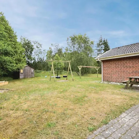 Vakantiehuis Five Bedroom Holiday In Blavand *