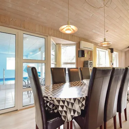 Five Bedroom Holiday In Blavand