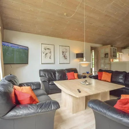Five Bedroom Holiday In Blavand Vakantiehuis *