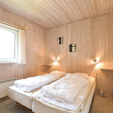 Vakantiehuis Five Bedroom Holiday In Blavand *