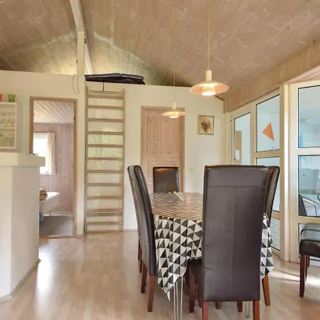 Vakantiehuis Five Bedroom Holiday In Blavand Varde