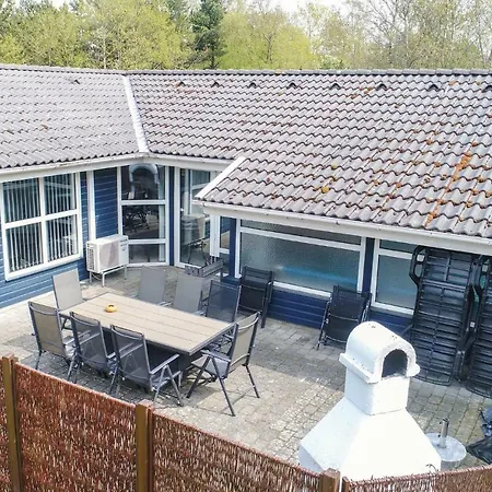 Vakantiehuis Five Bedroom Holiday In Blavand *
