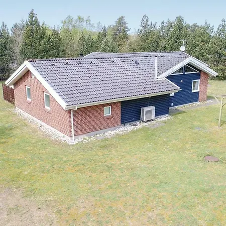 Vakantiehuis Five Bedroom Holiday In Blavand